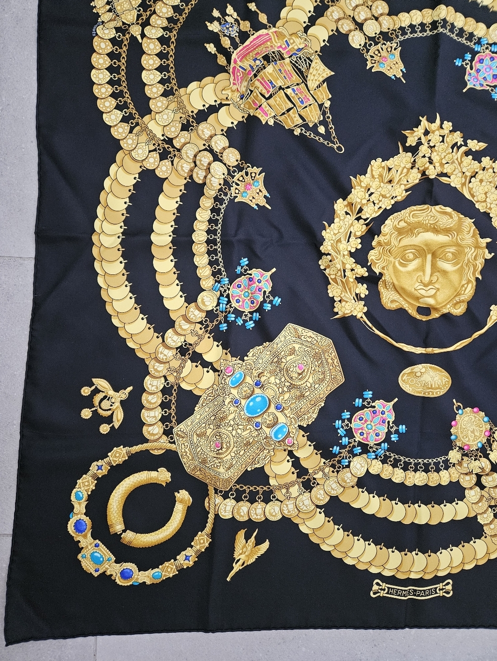 🇨🇵HERMES "Kosmima" Black & Gold Medallion Silk Scarf 90X90cm(approx) authentic - Picture 7 of 12